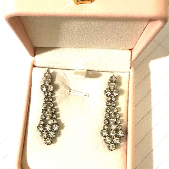 VTG GORGEOUS 60% ✅✅✅DROP!💗Rhinestone Earrings, Rich Glamour, Sparkling, Elegant - Picture 3 of 7